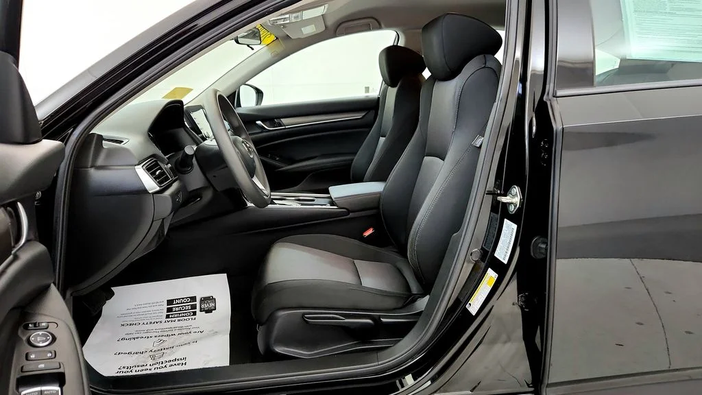 Used 2020  Honda LX image 24