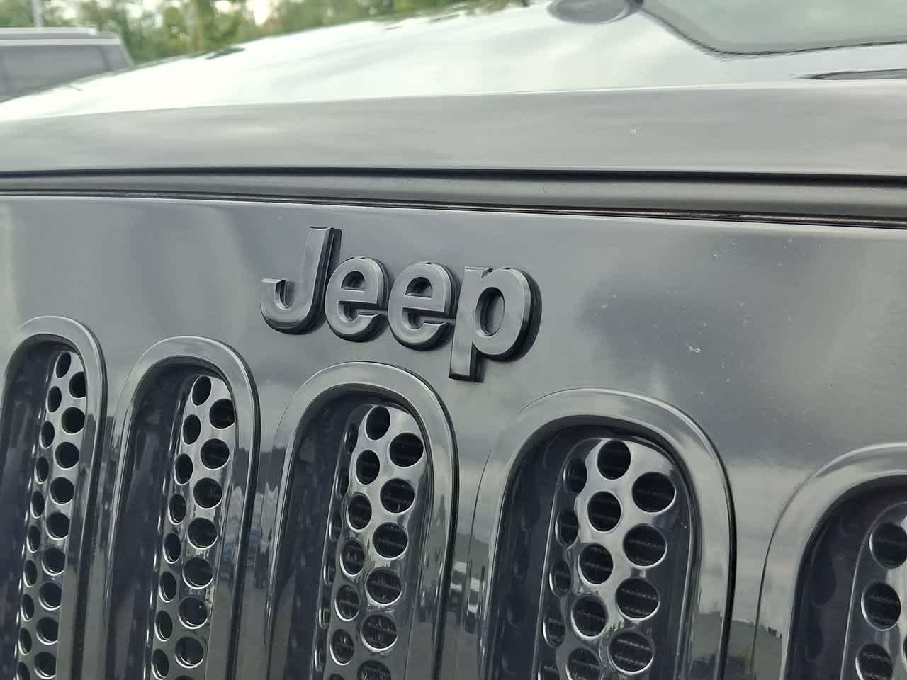 Used 2013 Black Clearcoat Jeep Sport image 28