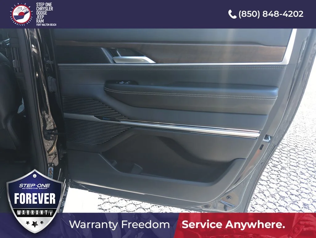 Used 2024 Black Jeep Base image 33
