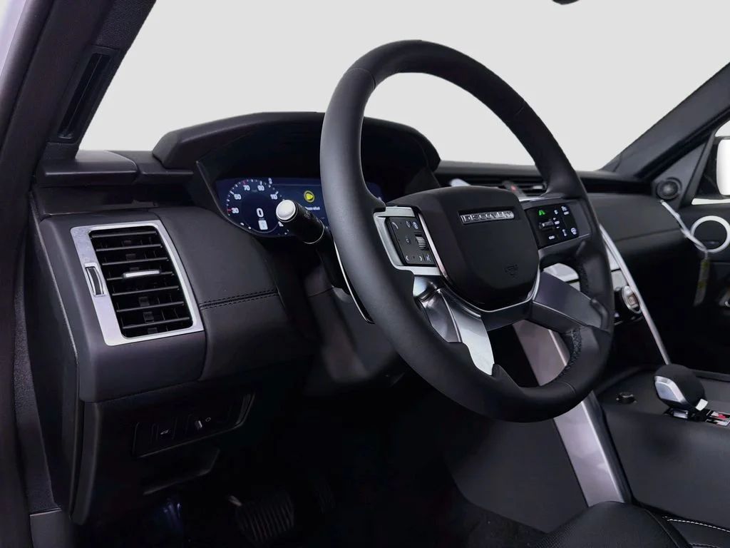 New 2026 Fuji White Land Rover S image 9