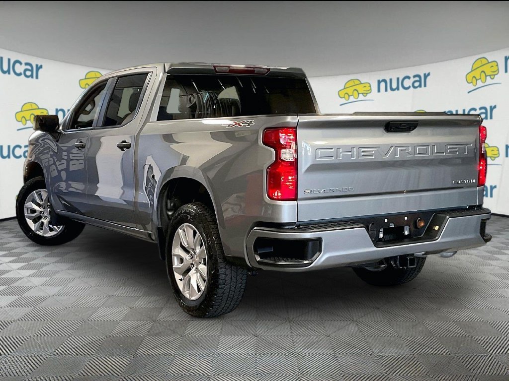 Used 2023 Gray Chevrolet Custom image 4