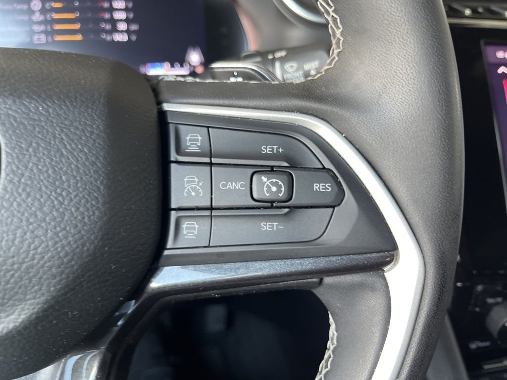 Used 2023 Silver Jeep Altitude X image 30