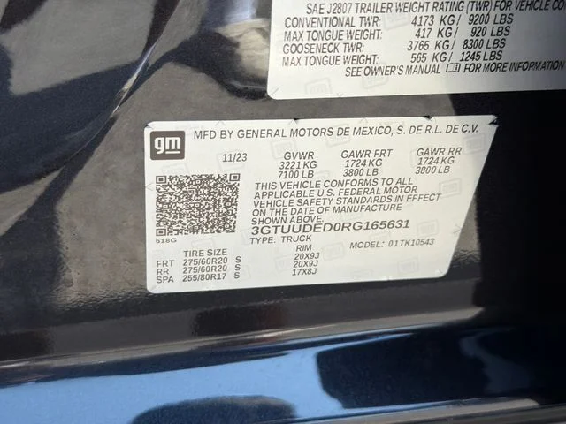 Used 2024 Silver GMC SLT image 30