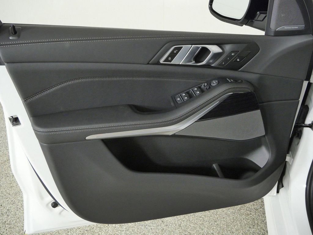 New 2026 Alpine White BMW xDrive40i image 34