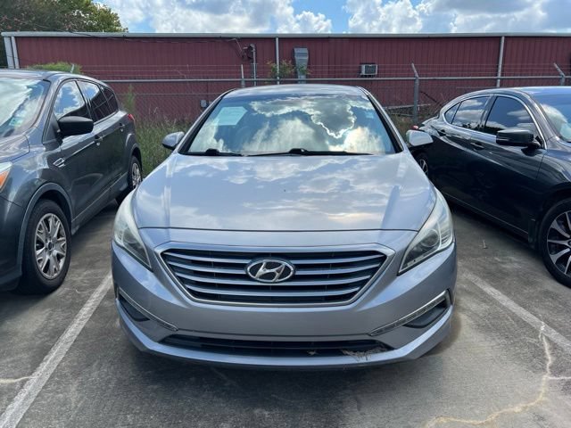 Used 2015 Shale Gray Metallic Hyundai SE image 2