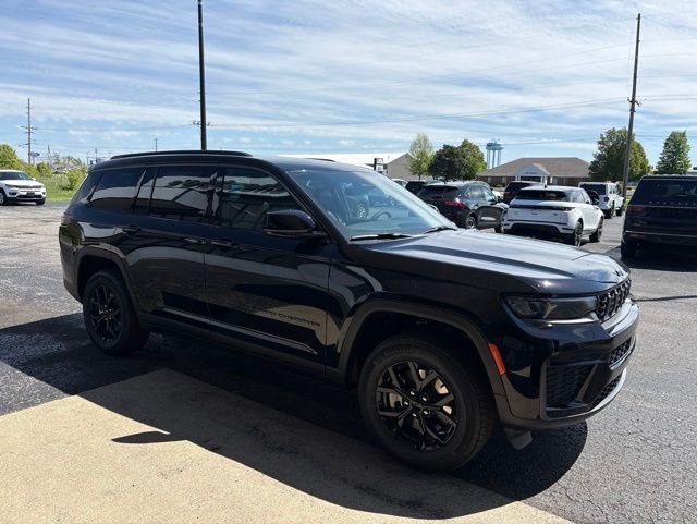New 2026 Diamond Black Crystal Pearl-Coat Exterior Paint Jeep Altitude image 8