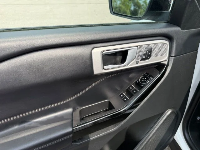Used 2023 White Metallic Ford Platinum image 11