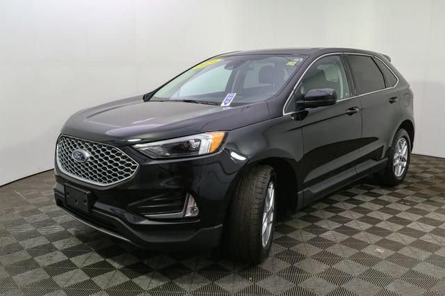 Used 2024 Black Ford SEL image 5