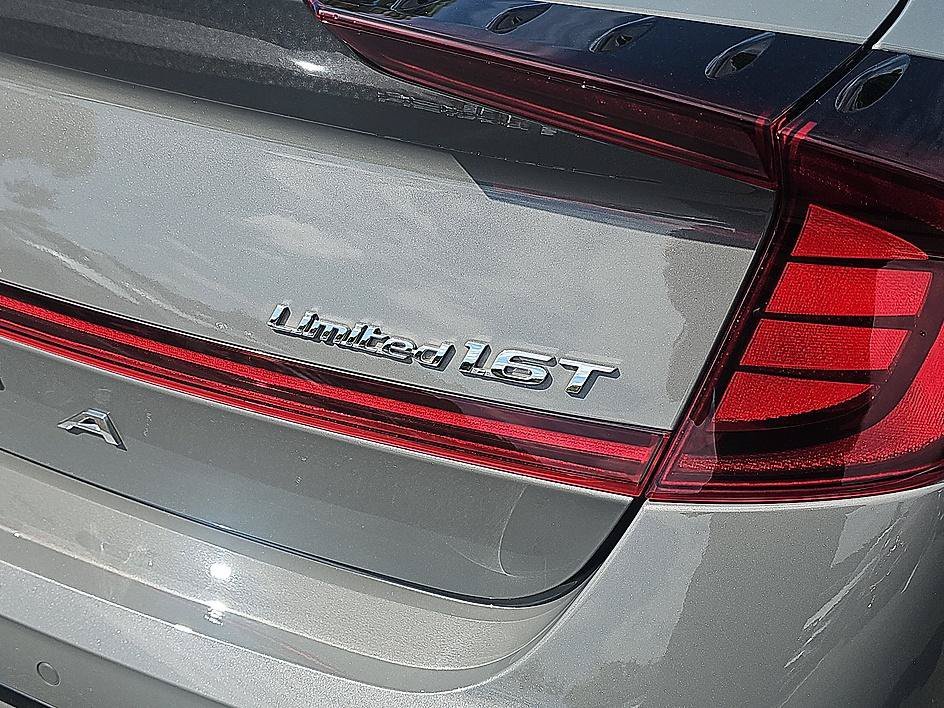 Used 2022 Hampton Gray Hyundai Limited image 9