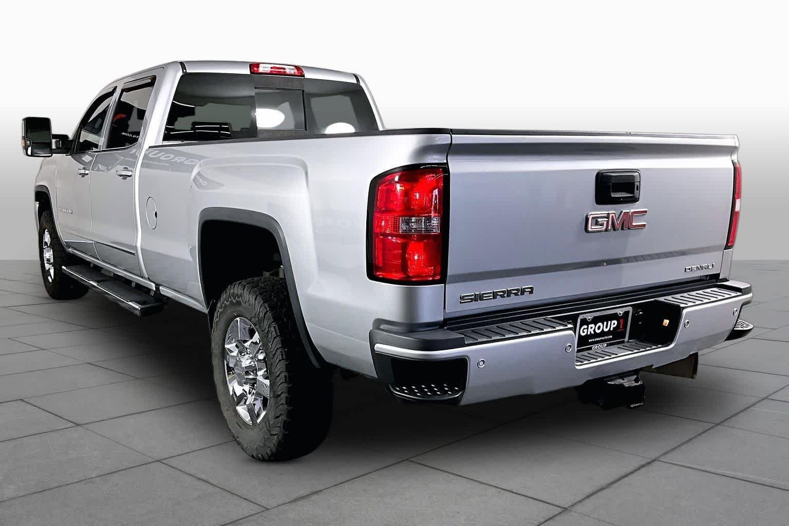Used 2018 Quicksilver Metallic GMC Denali image 12