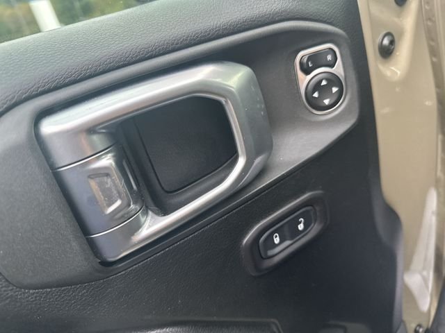 Used 2020 Gator Clearcoat Jeep Sport image 17