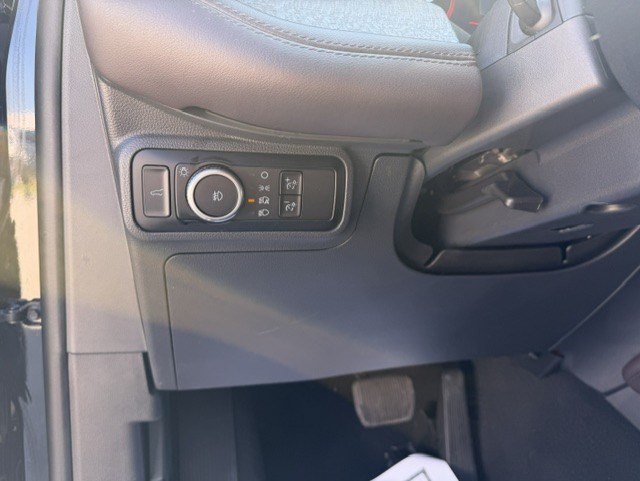 Used 2025 Black Metallic Ford Platinum image 13