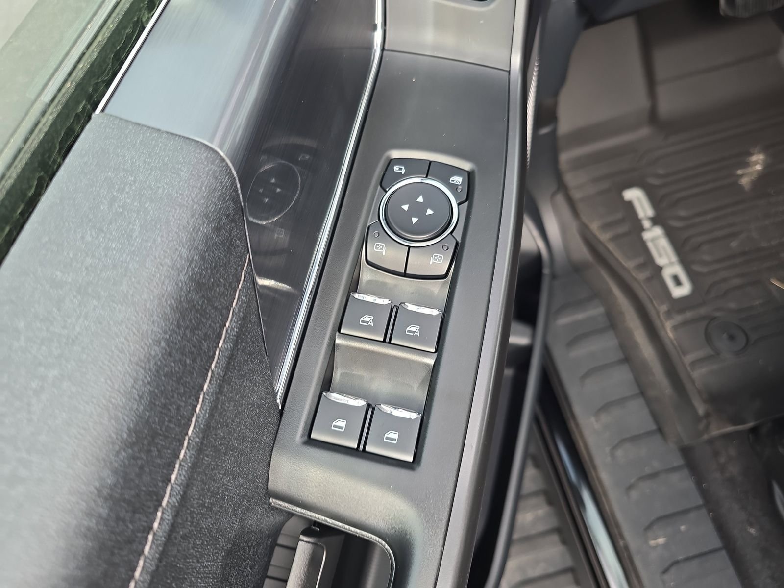 New 2025 Agate Black Metallic Ford Lariat image 13