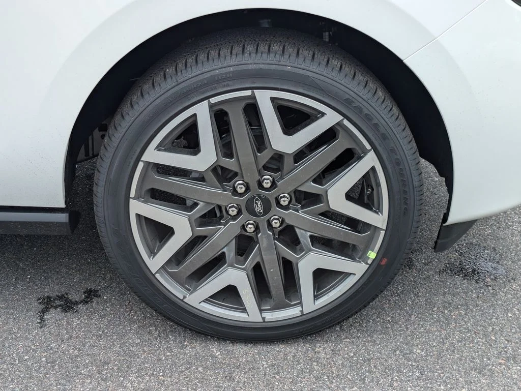 New 2026 Star White Metallic Tri-Coat Ford Platinum image 11