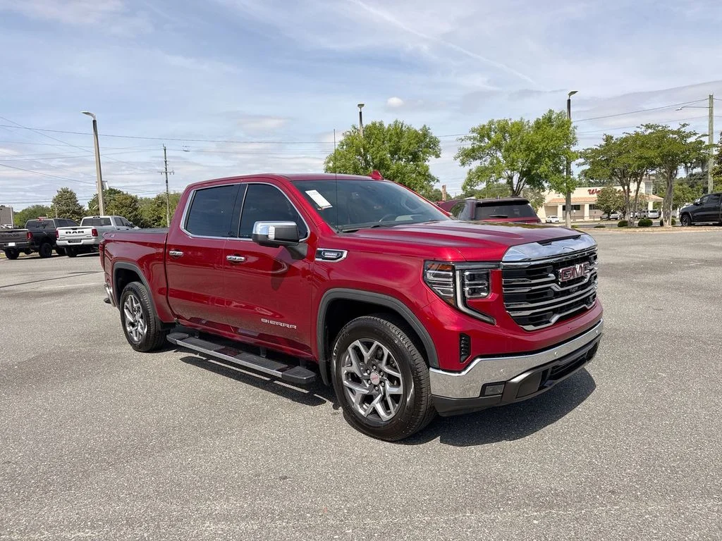 2022 GMC Sierra 4WD Crew Cab Short Box SLT's photo
