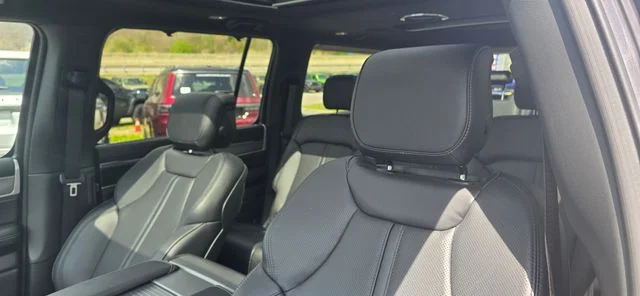 New 2026 Baltic-Gray Metallic Clear-Coat Exterior Paint Jeep Limited Reserve image 31