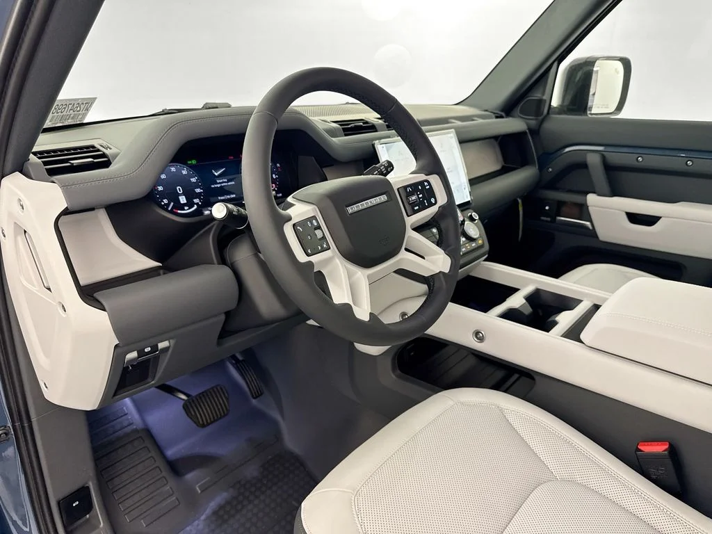 New 2026 Tasman Blue Land Rover X-Dynamic SE image 9