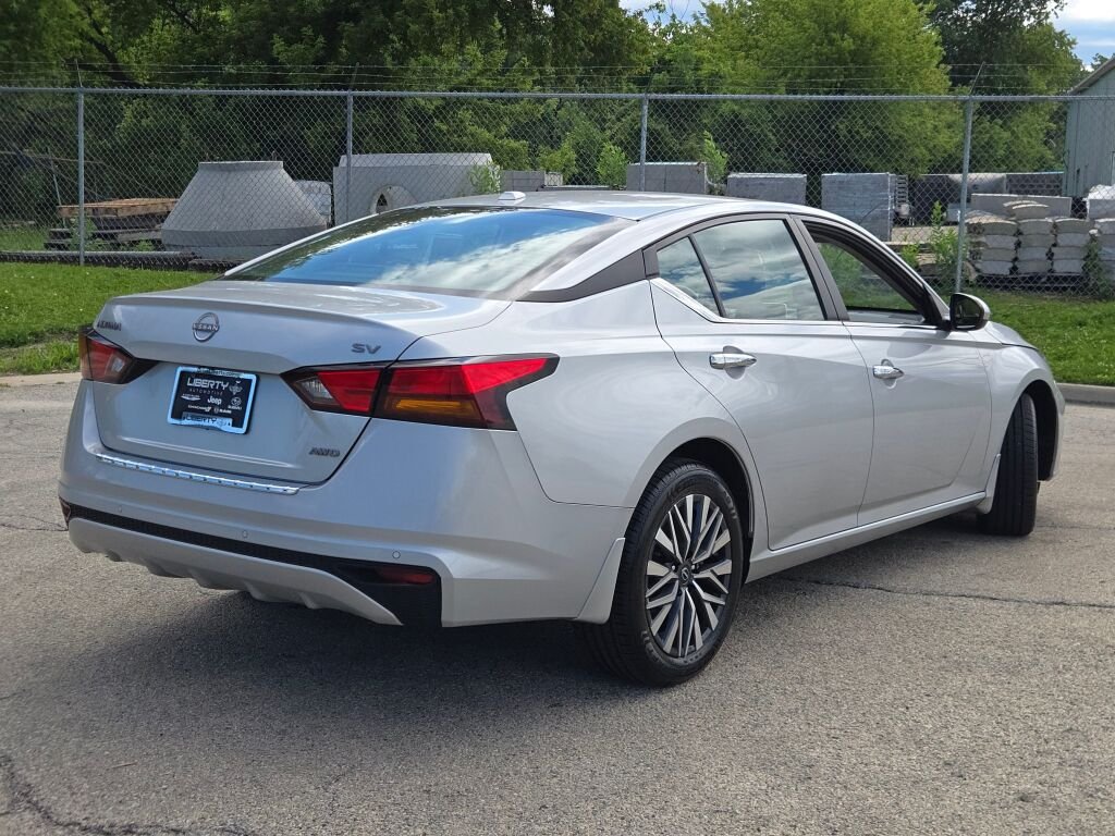 Used 2023 Silver Nissan 2.5 SV image 8