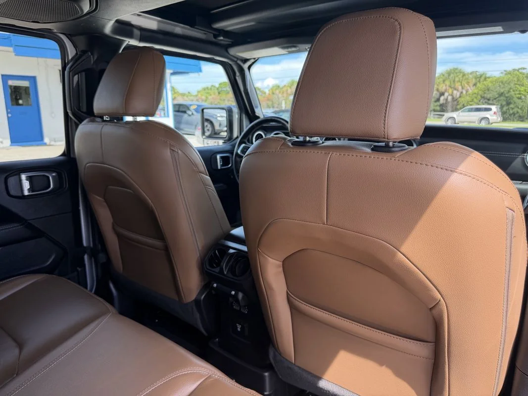 Used 2021  Jeep Unlimited Sahara image 14