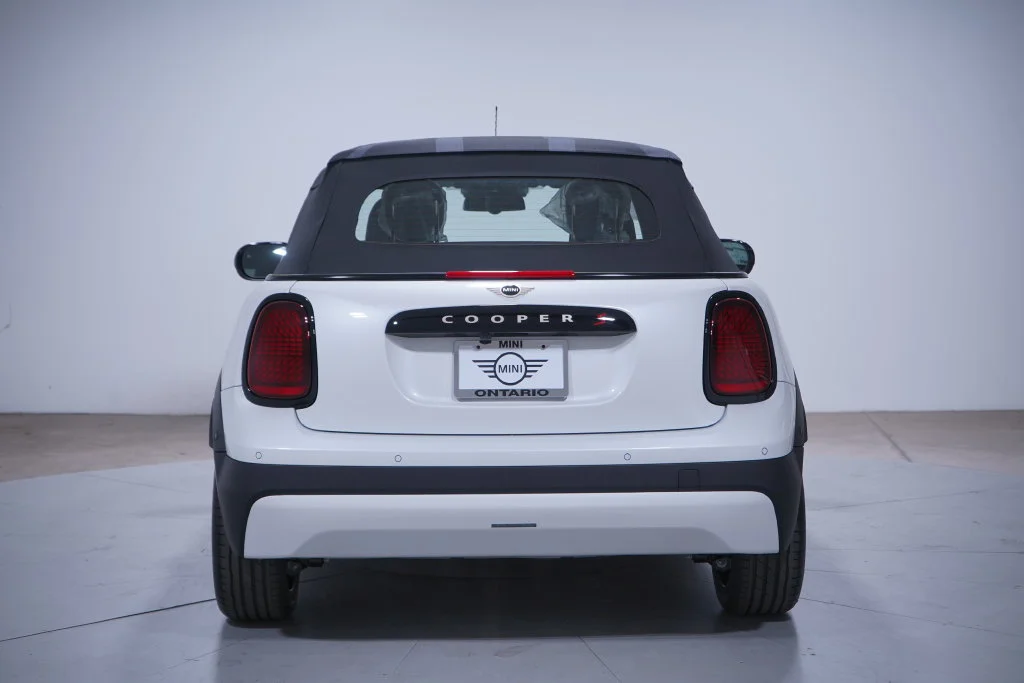 Used 2026 White Metallic MINI Iconic image 5