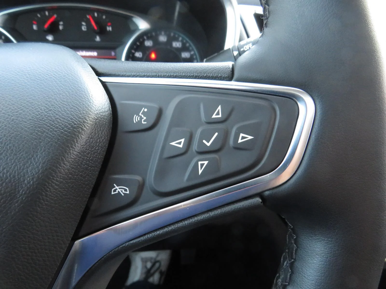 Used 2024 Radiant Red Tintcoat Chevrolet LT image 33