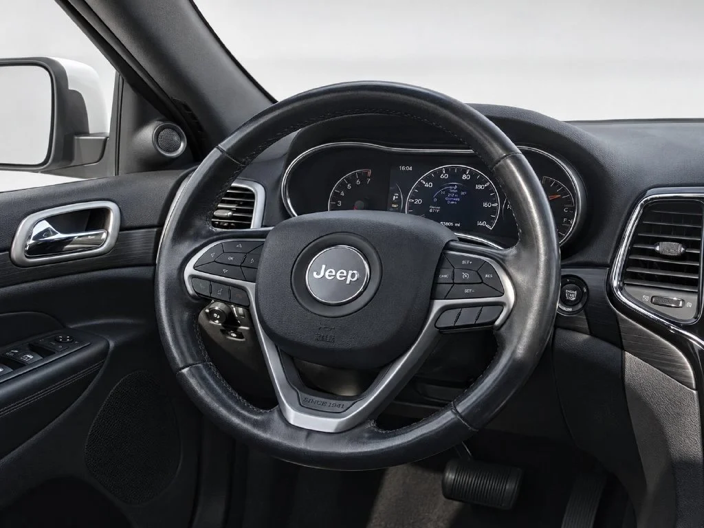 Used 2020 White Jeep Altitude image 37