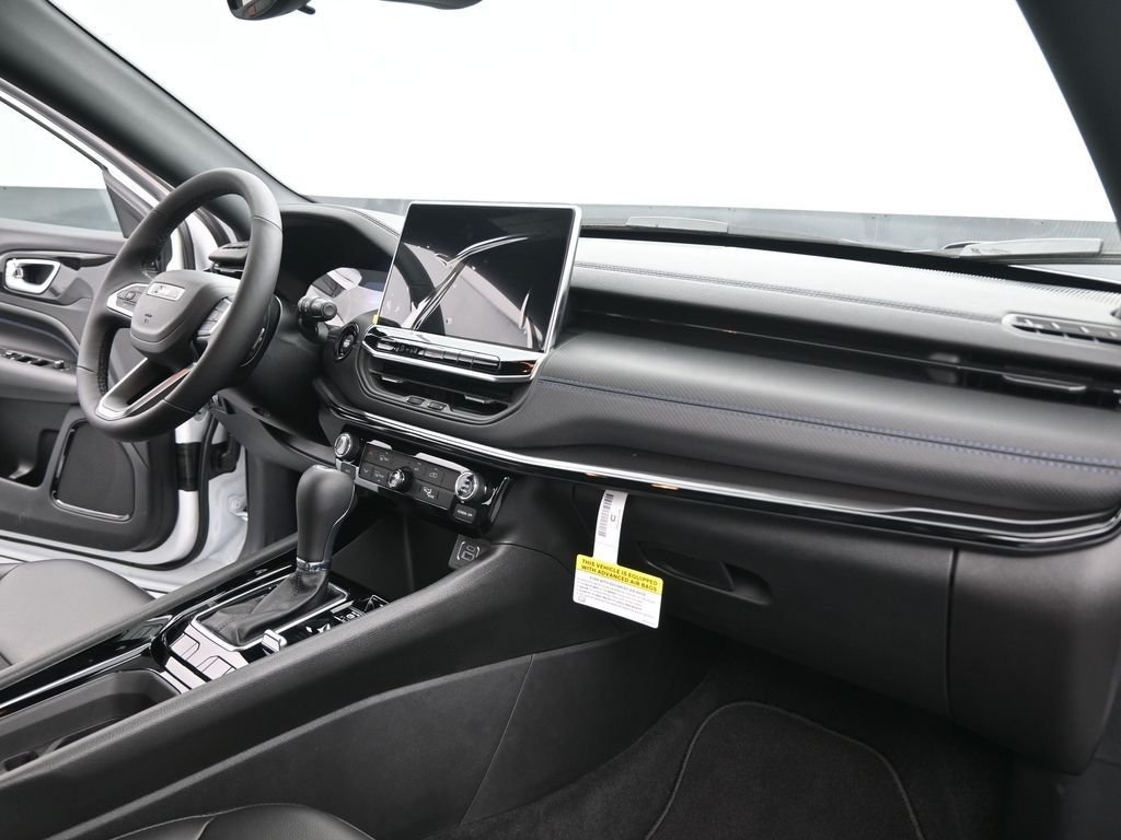 New 2026 Bright White Clear-Coat Exterior Paint Jeep Latitude image 27