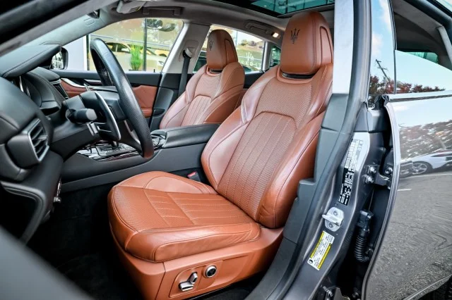 Used 2022 GRAY Maserati Modena image 18