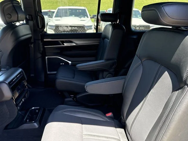 New 2026 Baltic-Gray Metallic Clear-Coat Exterior Paint Jeep Limited Altitude image 6