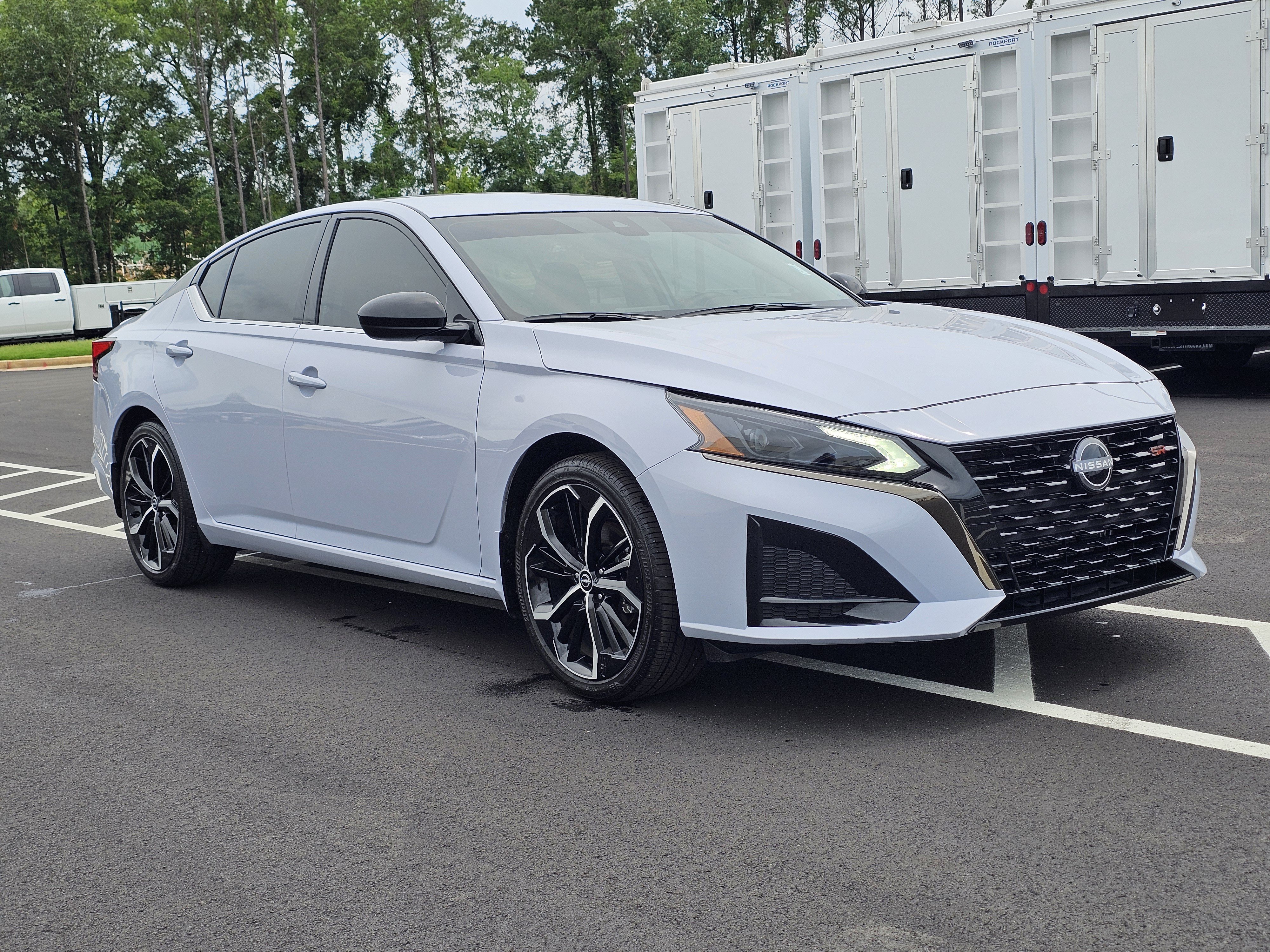 Used 2025 Gray Nissan SR FWD image 7