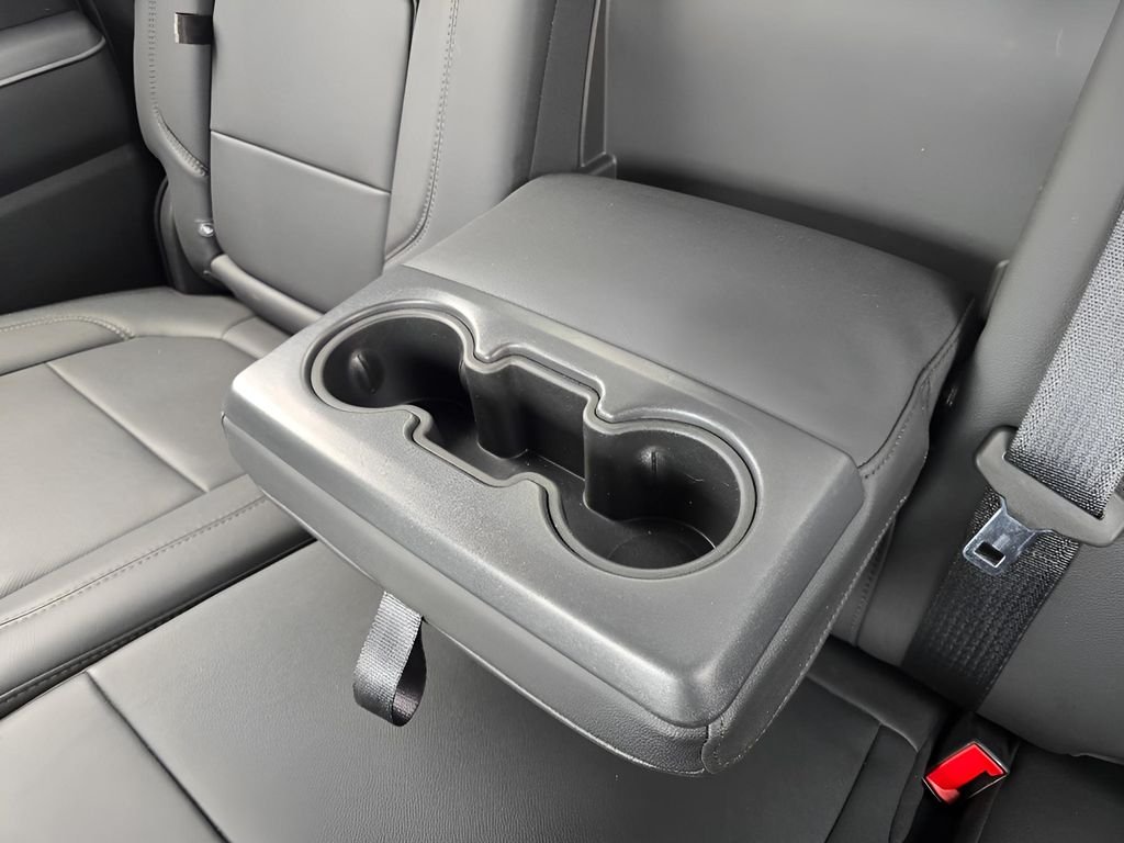 Used 2022 Summit White Chevrolet LTZ image 9