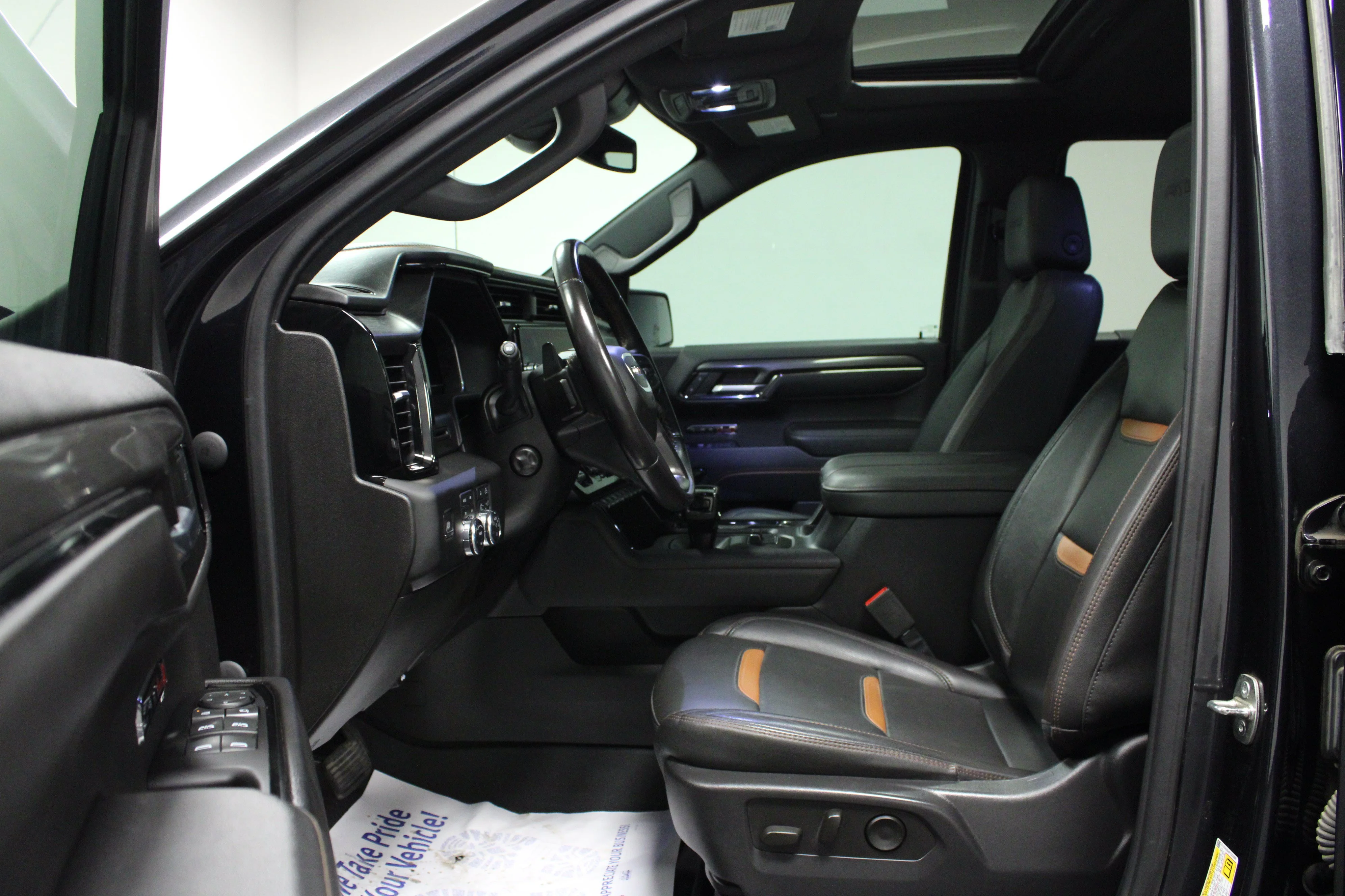 Used 2023 Titanium GMC AT4 image 12