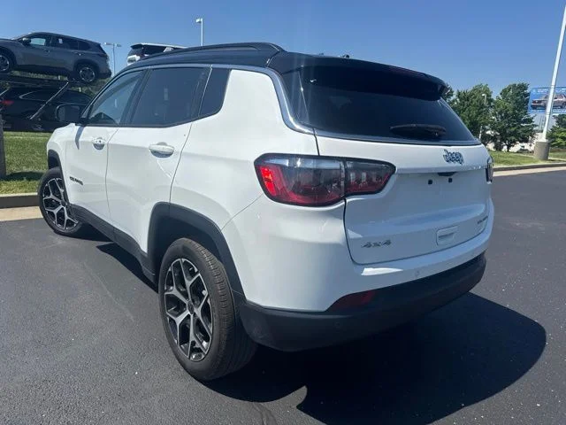 Used 2025 White Jeep Limited image 5