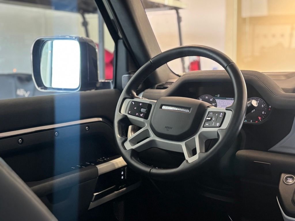 Used 2023 Gray Land Rover X-Dynamic SE image 6