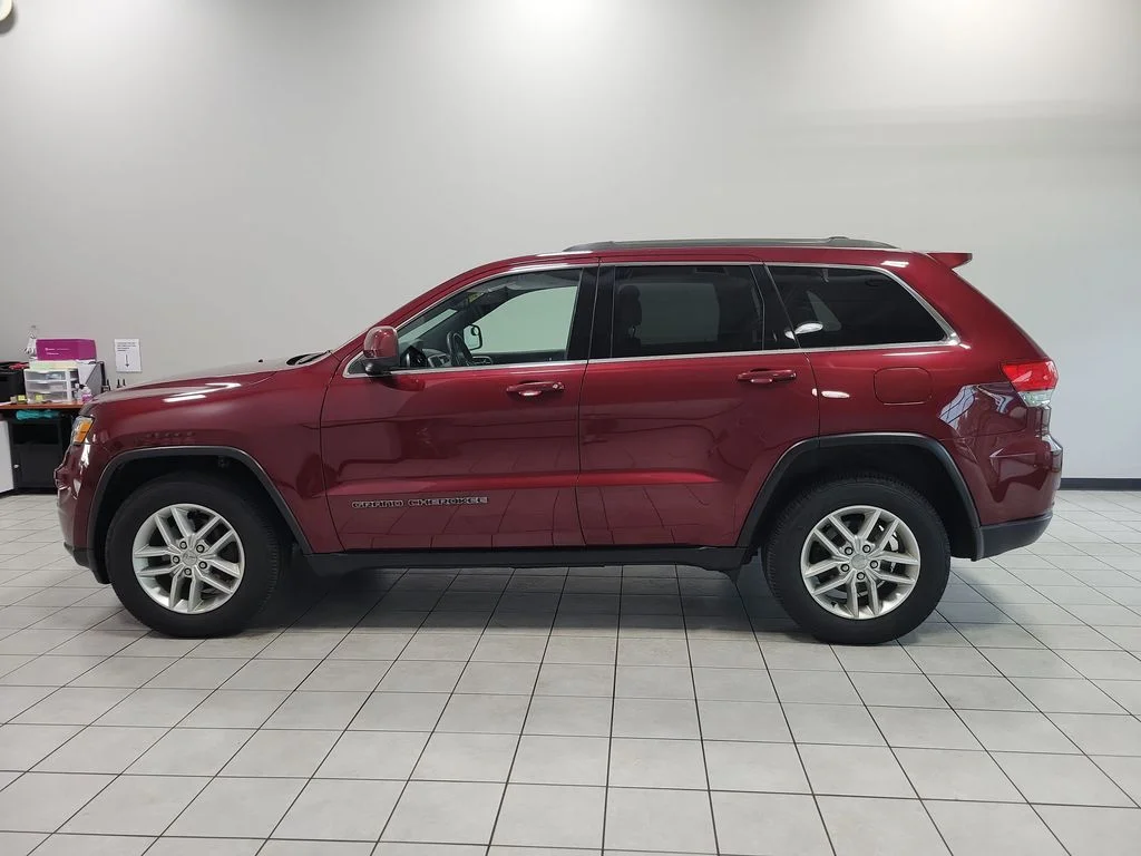 Used 2017 Red Jeep Laredo image 9