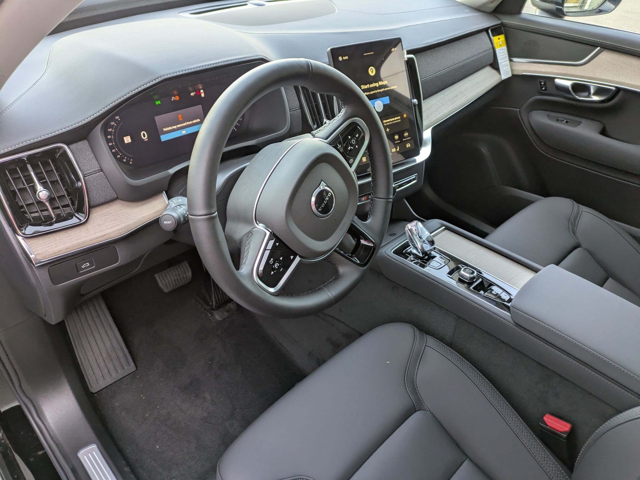 New 2026 Onyx Black Metallic Volvo Plus image 12