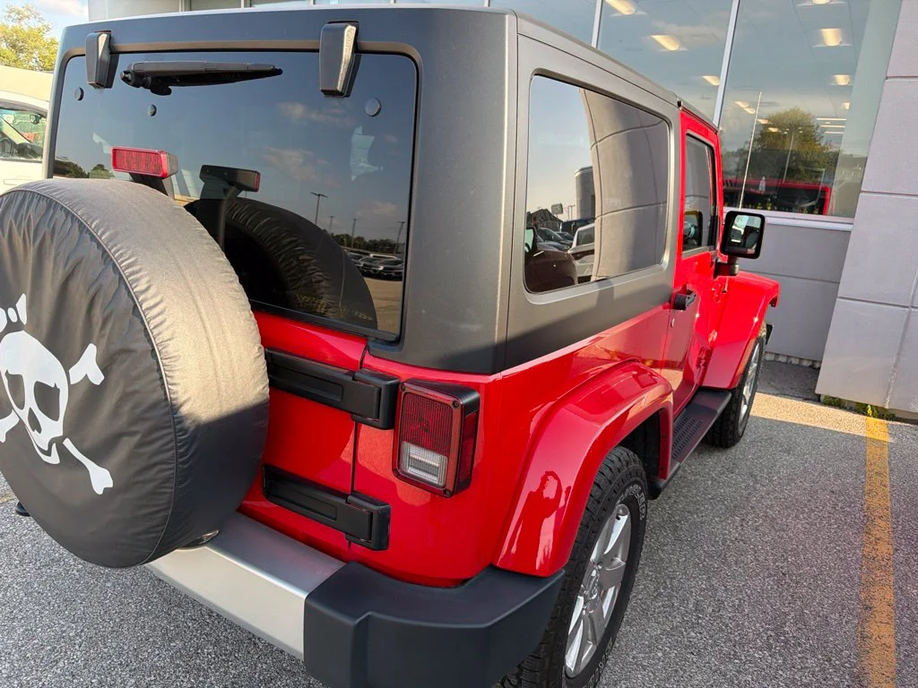 Used 2015 Red Jeep Sahara image 5