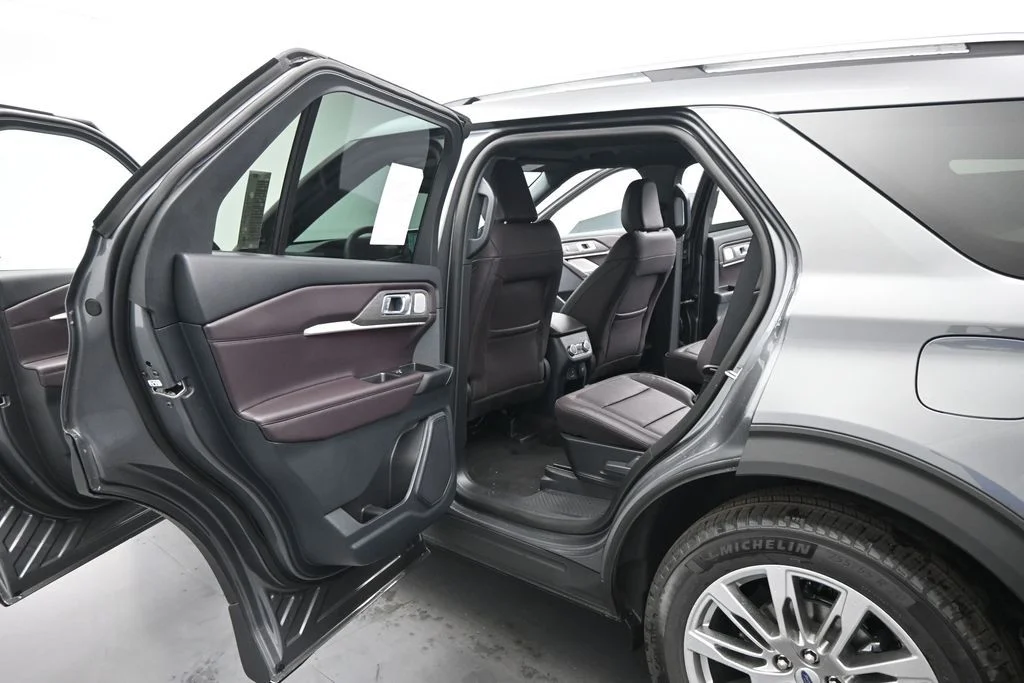 New 2026 Carbonized Gray Metallic Ford Platinum image 18