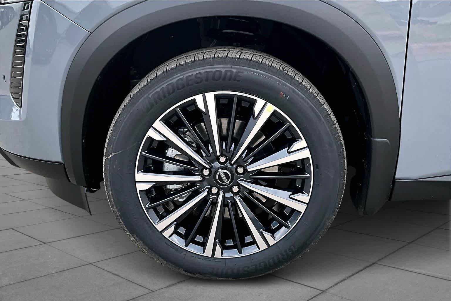 New 2026 Boulder Gray Pearl Nissan Platinum image 9