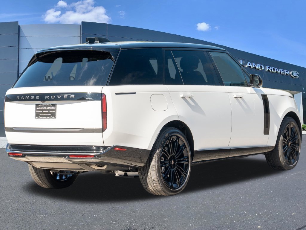 New 2027 Fuji White LAND ROVER  image 4