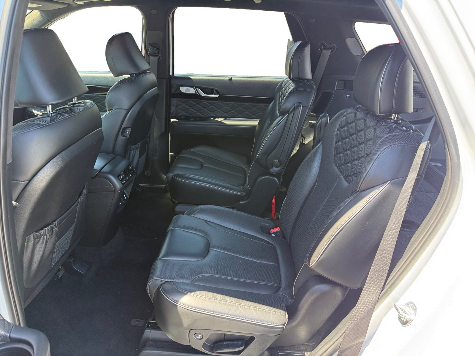 Used 2022 White Hyundai Calligraphy image 16