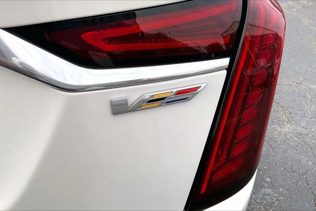 Used 2020 Crystal White Tri-Coat Cadillac Blackwing Twin image 7