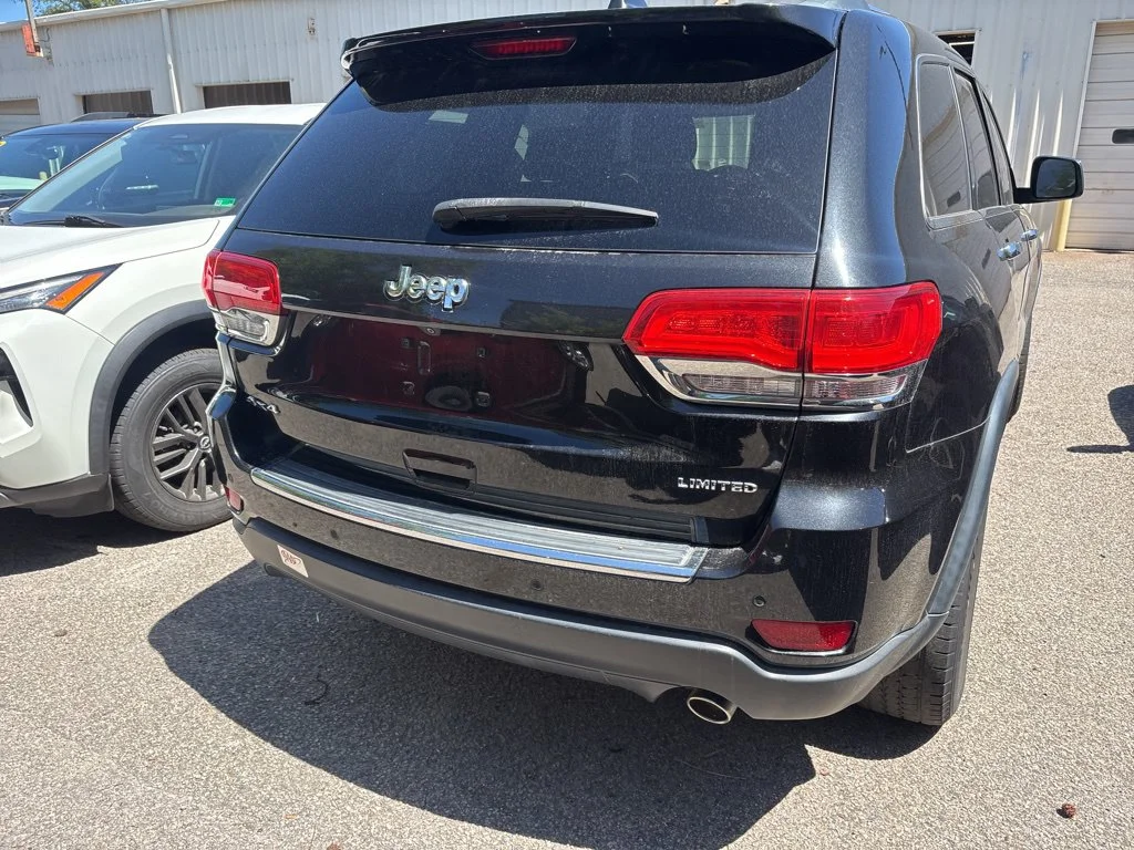 Used 2015 Black Jeep Limited image 11