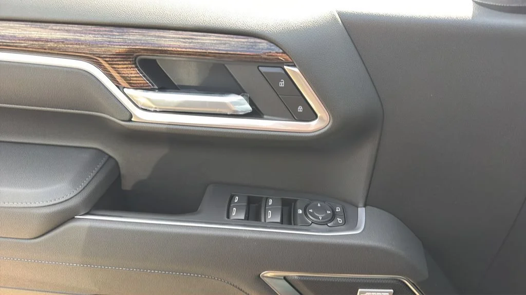 New 2026 Onyx Black GMC Elevation image 18