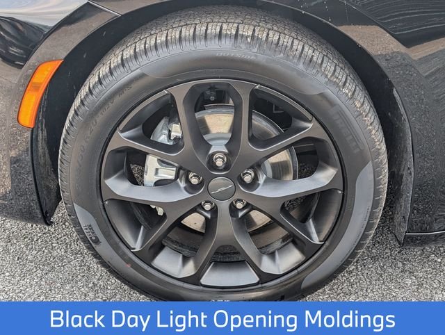 New 2027 Diamond Black Crystal Pearl-Coat Exterior Paint Chrysler Limited image 12