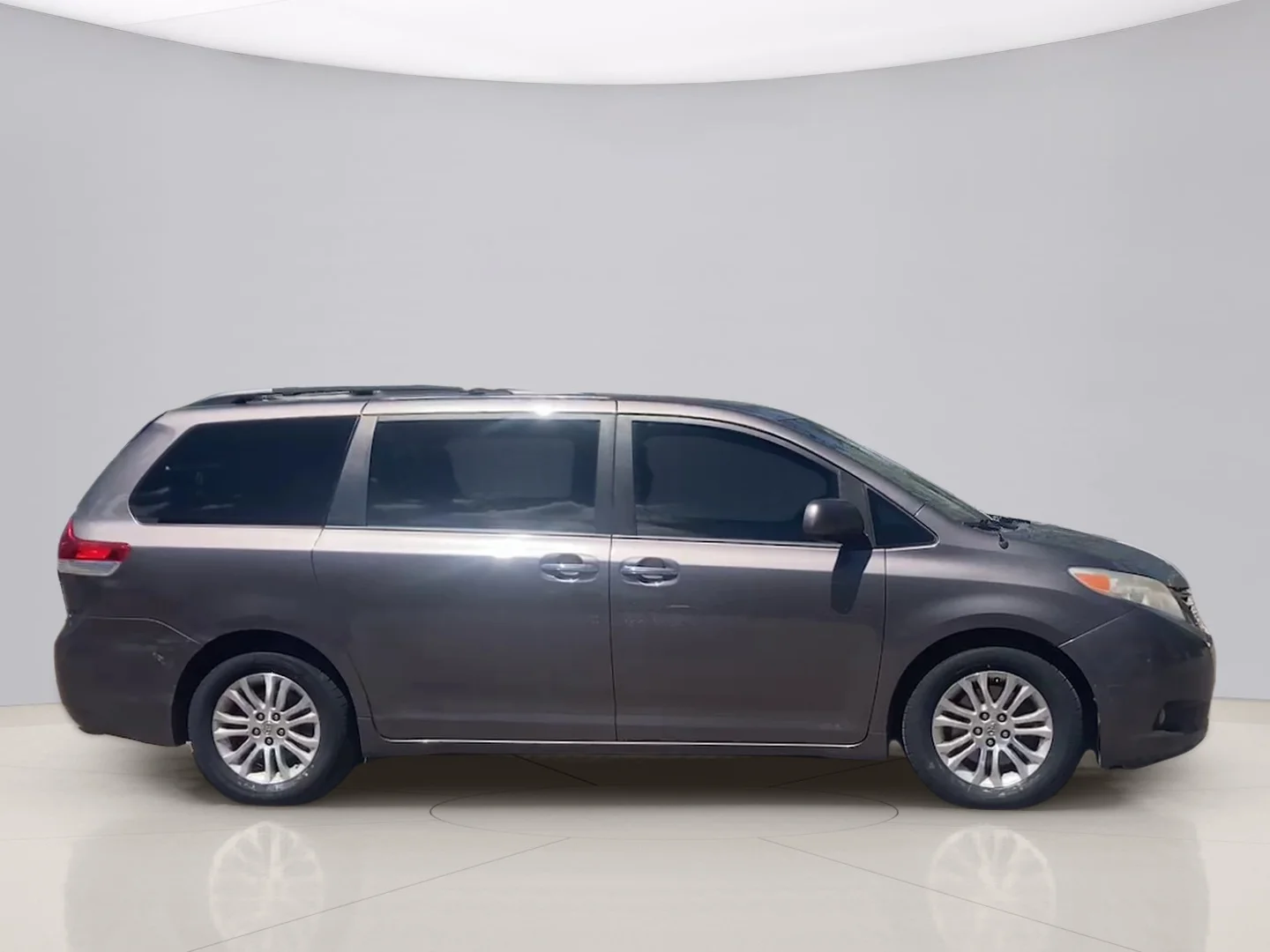 Used 2013 Gray Toyota XLE image 4