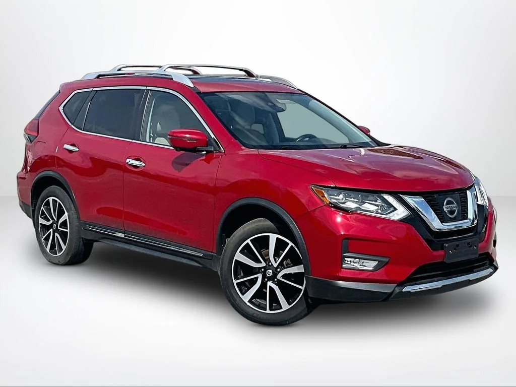 Used 2017 Red Nissan SL image 11