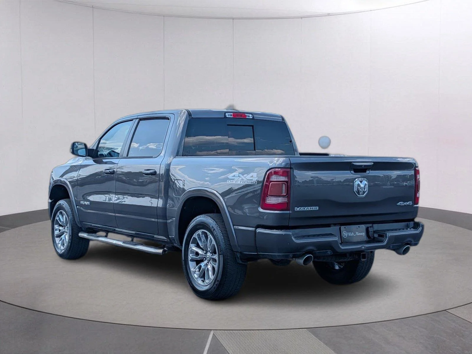 Used 2020 Granite Crystal Metallic Clearcoat Ram Laramie image 4