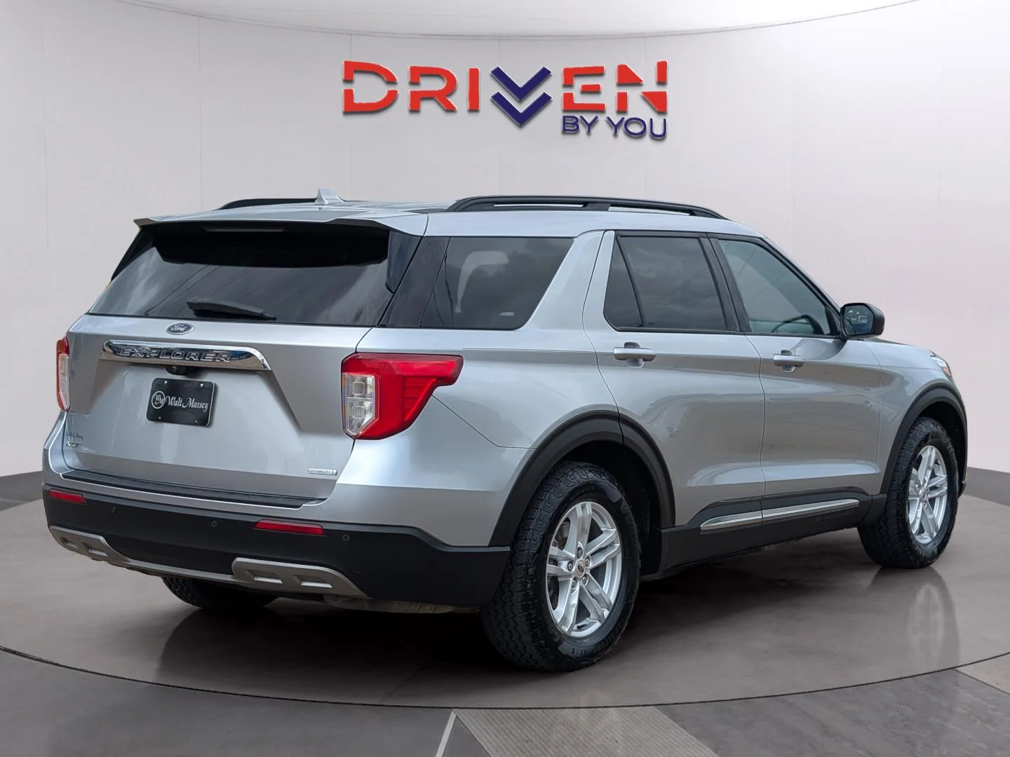 Used 2020 Iconic Silver Ford XLT image 5