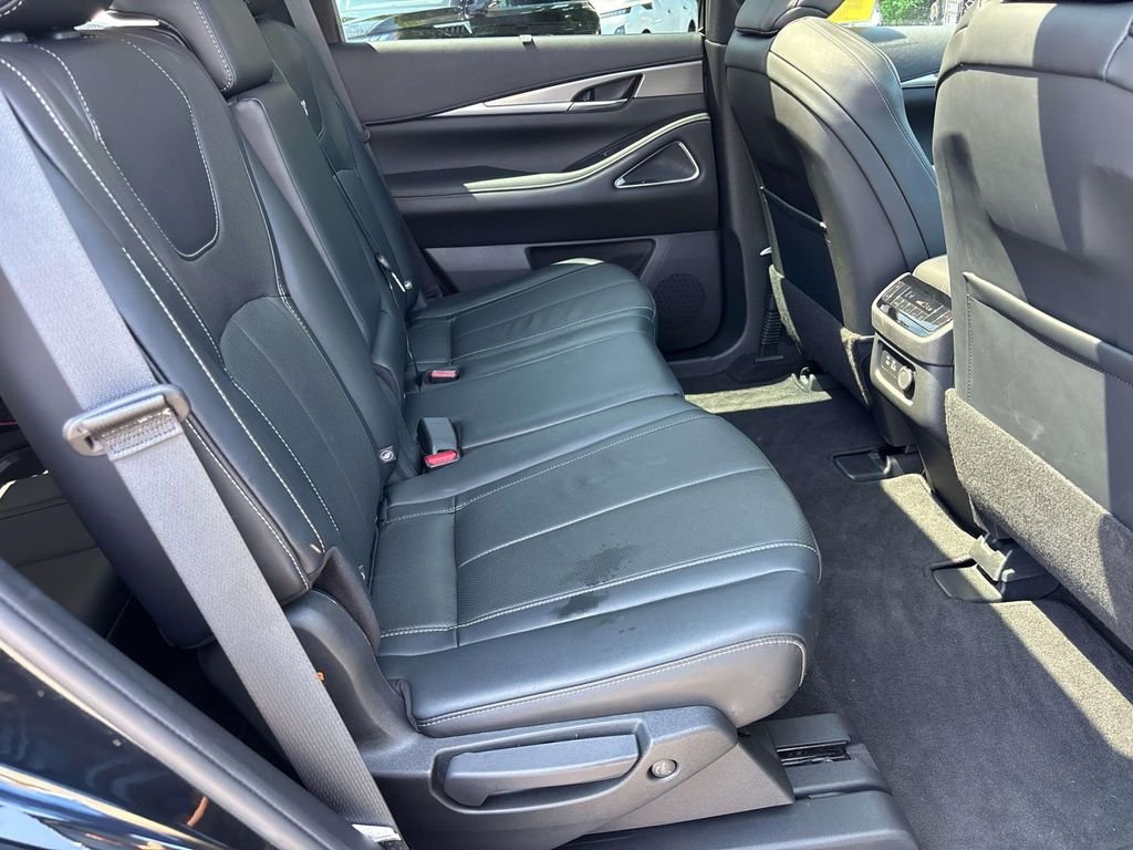Certified Used 2023 Black INFINITI LUXE image 17
